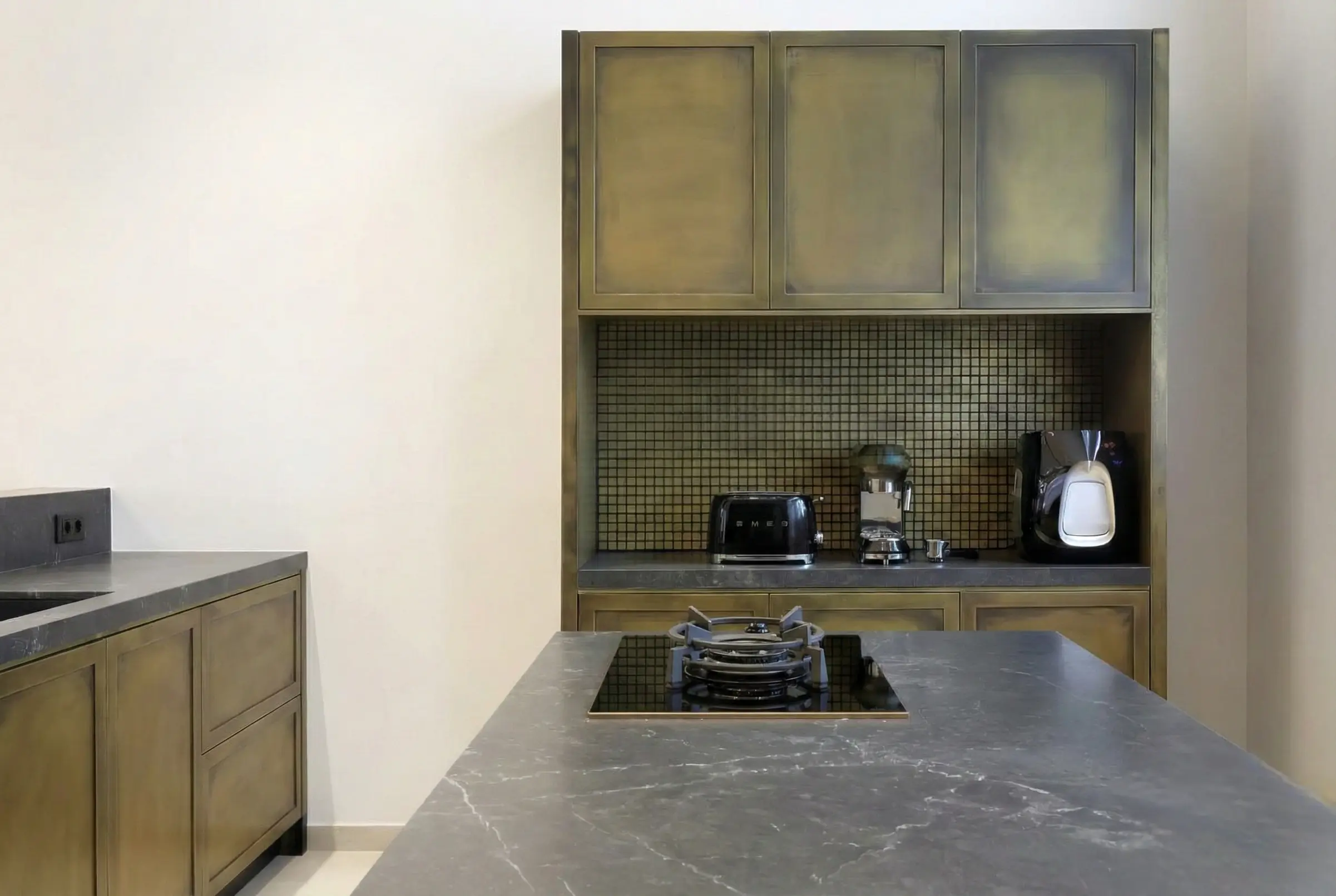 Miznon2 aged french brass fronts